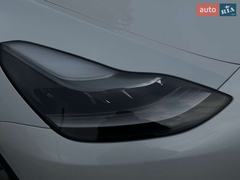 Внедорожник / Кроссовер Tesla Model Y 2023 в Львове