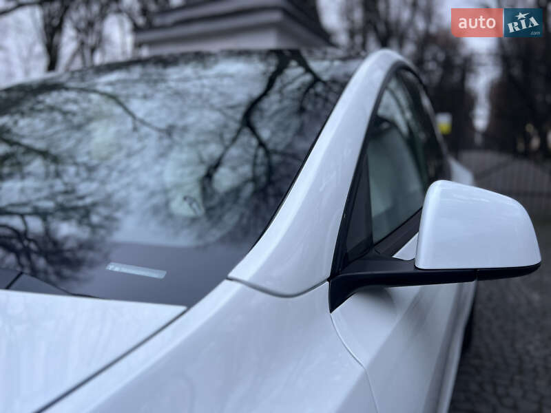 Внедорожник / Кроссовер Tesla Model Y 2024 в Львове