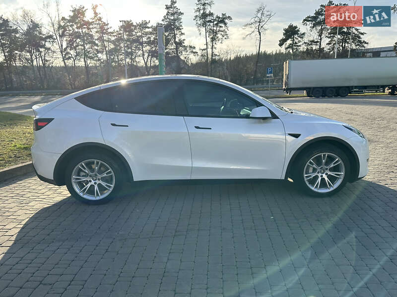 Внедорожник / Кроссовер Tesla Model Y 2022 в Киеве