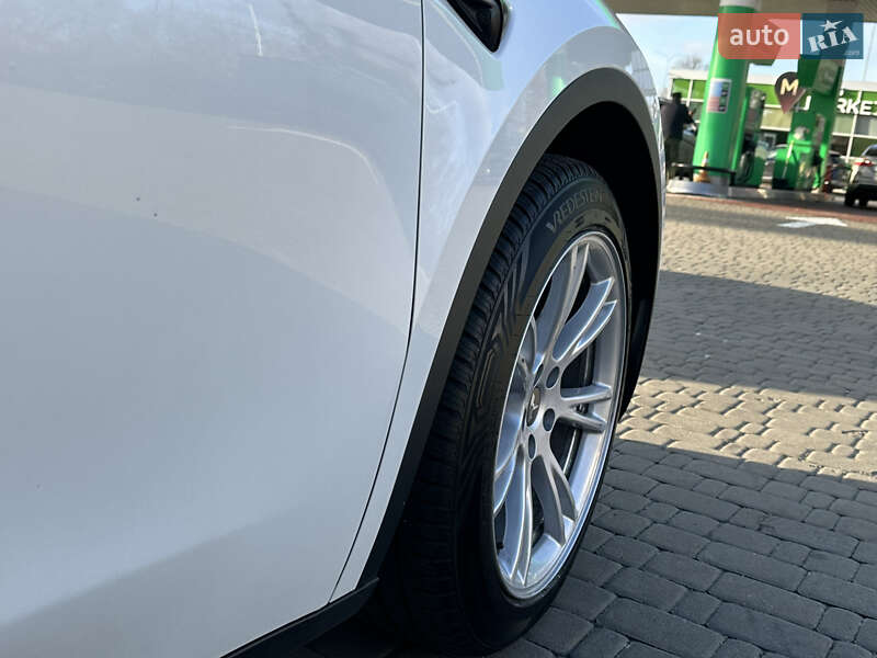 Внедорожник / Кроссовер Tesla Model Y 2022 в Киеве