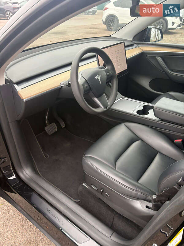 Внедорожник / Кроссовер Tesla Model Y 2023 в Ровно