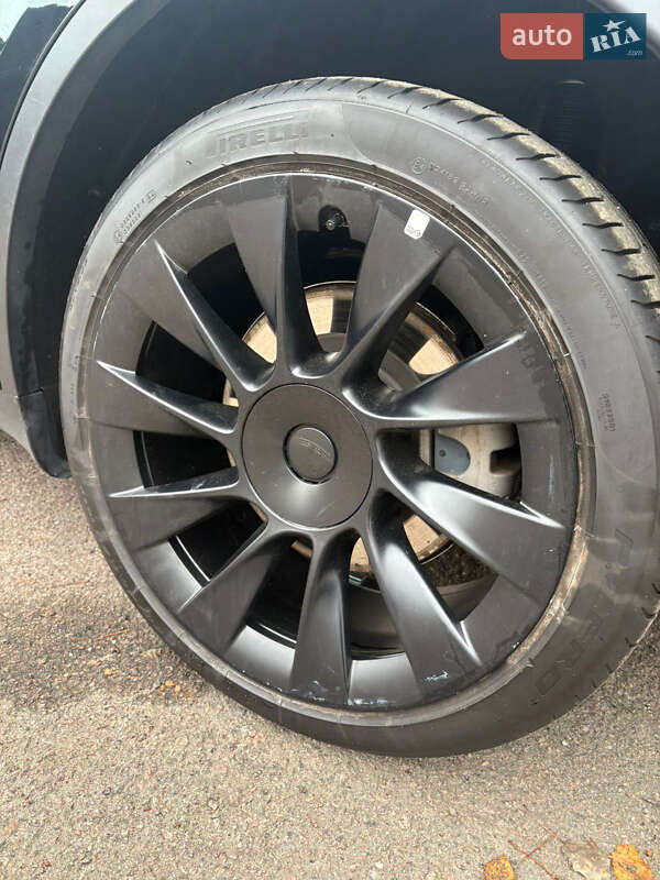 Внедорожник / Кроссовер Tesla Model Y 2023 в Ровно