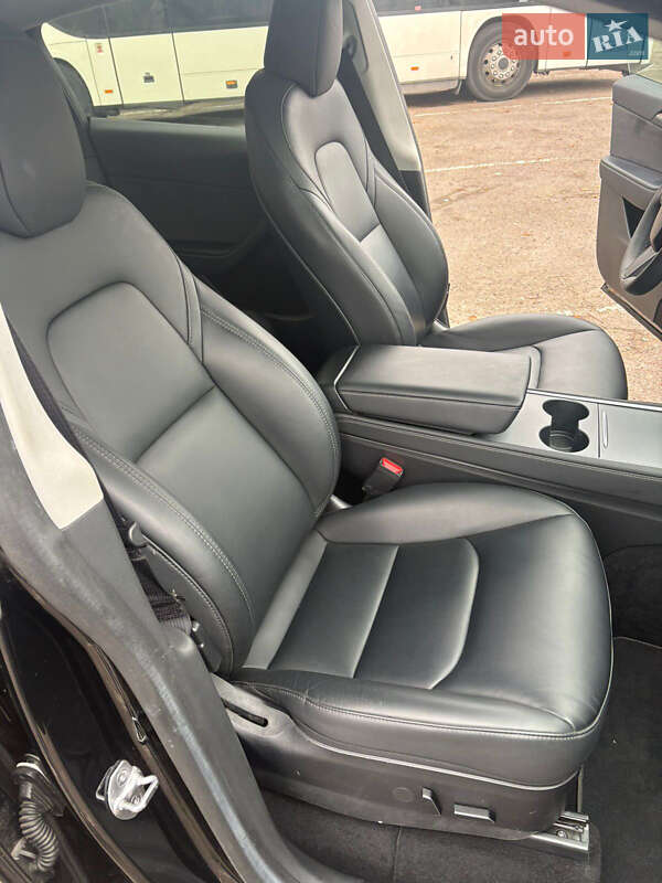 Внедорожник / Кроссовер Tesla Model Y 2023 в Ровно