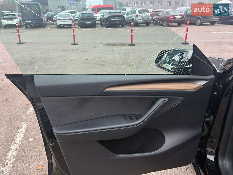 Внедорожник / Кроссовер Tesla Model Y 2023 в Ровно