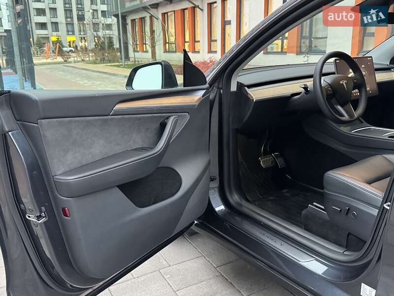 Внедорожник / Кроссовер Tesla Model Y 2024 в Киеве