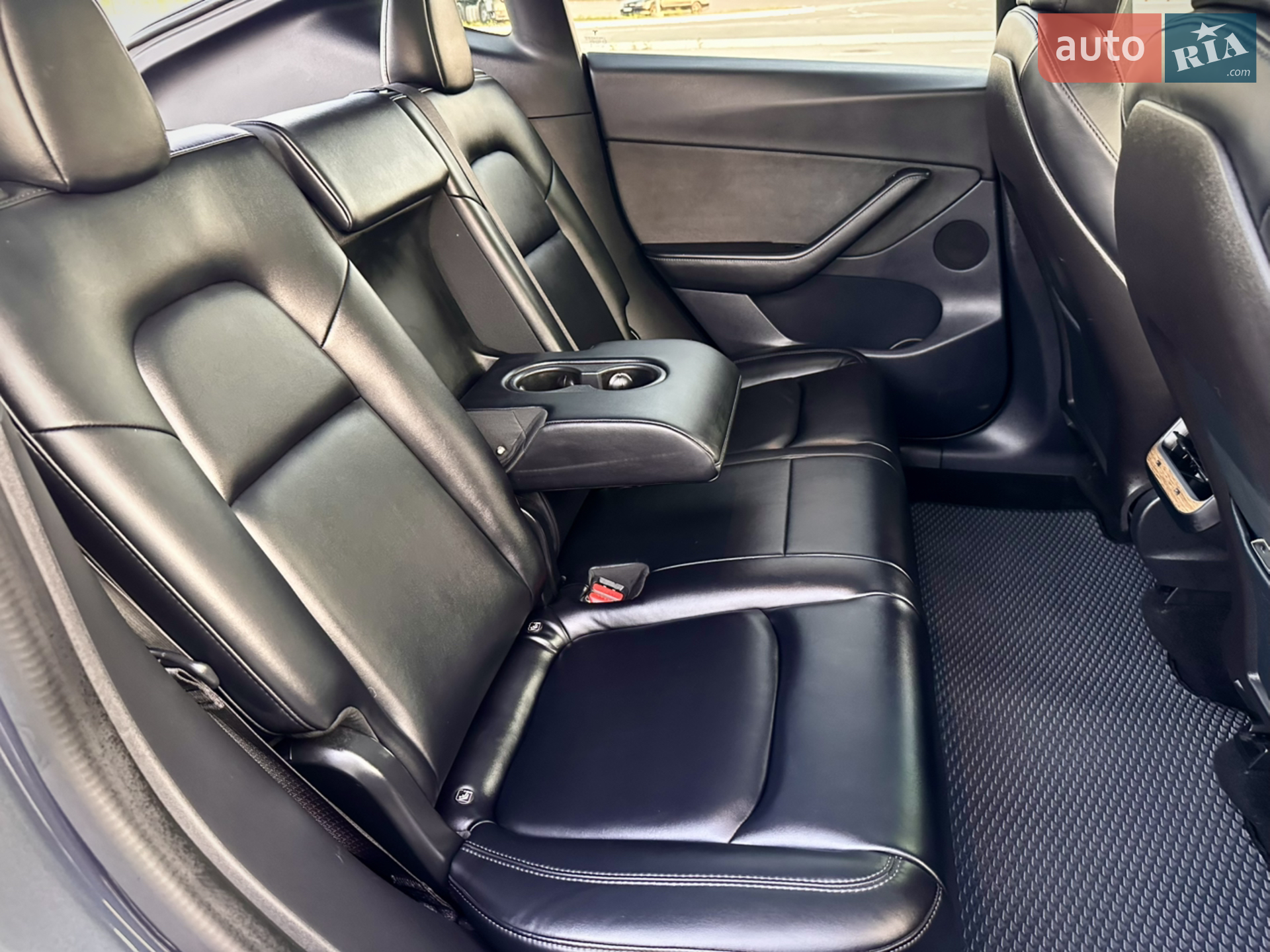 2020 Tesla Model Y - мініатюра 28