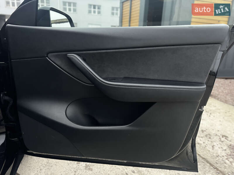 Внедорожник / Кроссовер Tesla Model Y 2021 в Житомире