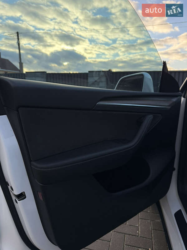 Внедорожник / Кроссовер Tesla Model Y 2022 в Луцке