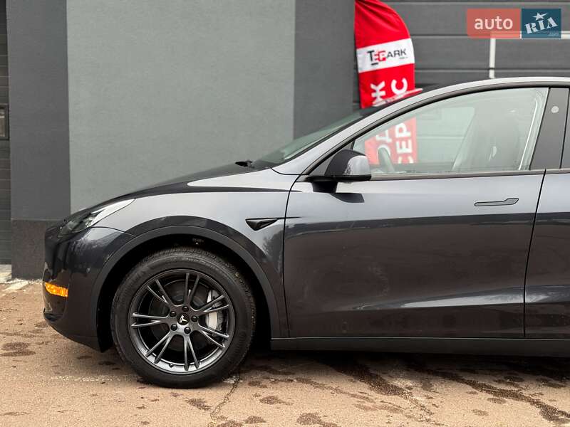 Внедорожник / Кроссовер Tesla Model Y 2024 в Киеве