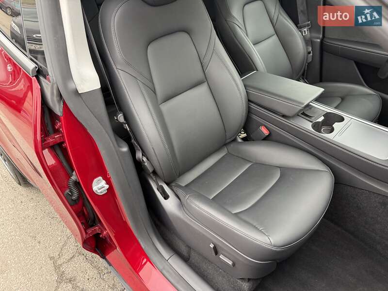 Внедорожник / Кроссовер Tesla Model Y 2024 в Киеве