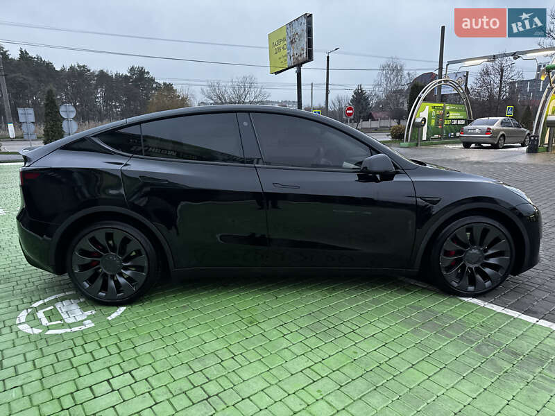 Внедорожник / Кроссовер Tesla Model Y 2022 в Киеве