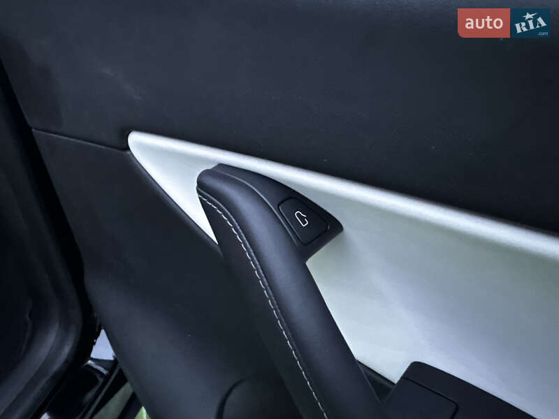 Внедорожник / Кроссовер Tesla Model Y 2022 в Киеве