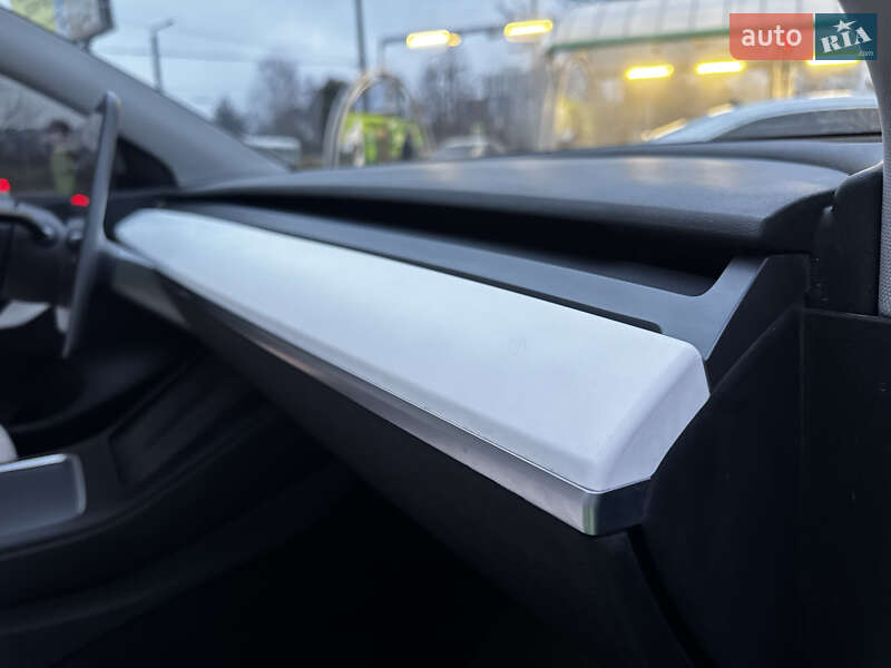 Внедорожник / Кроссовер Tesla Model Y 2022 в Киеве