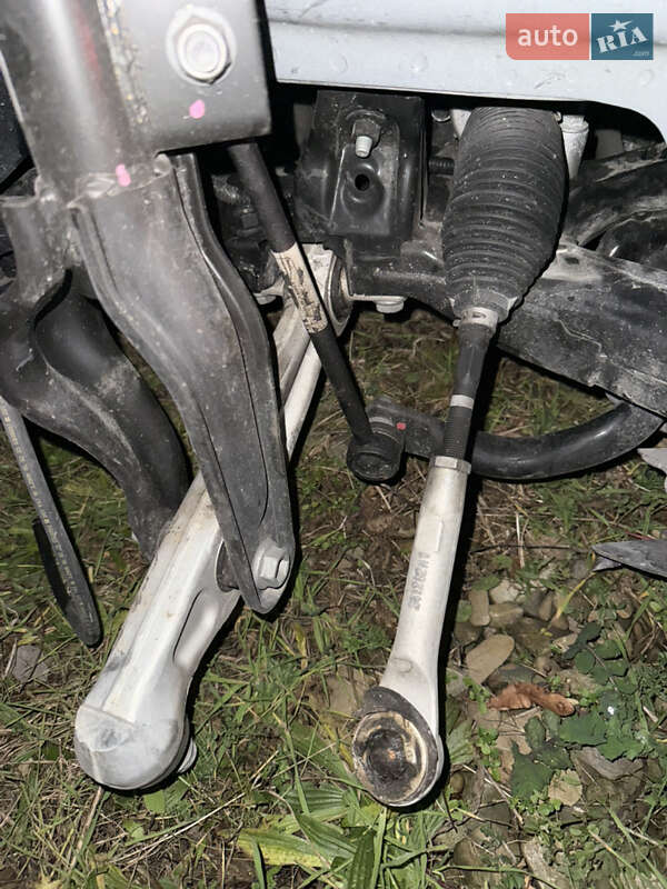 Внедорожник / Кроссовер Tesla Model Y 2025 в Самборе фото 9 Внедорожник / Кроссовер Tesla Model Y 2025 в Самборе