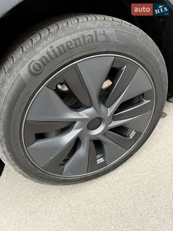 Внедорожник / Кроссовер Tesla Model Y 2024 в Киеве