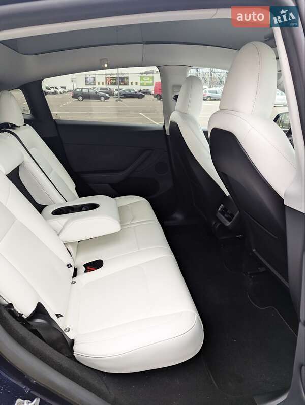 Внедорожник / Кроссовер Tesla Model Y 2025 в Киеве