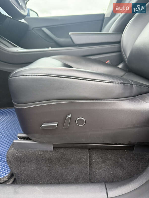 Внедорожник / Кроссовер Tesla Model Y 2021 в Киеве