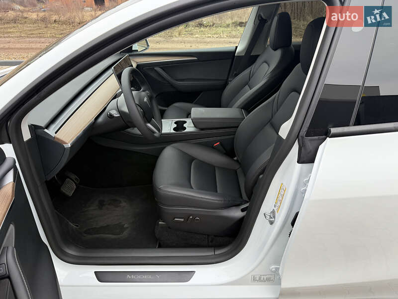Внедорожник / Кроссовер Tesla Model Y 2025 в Львове