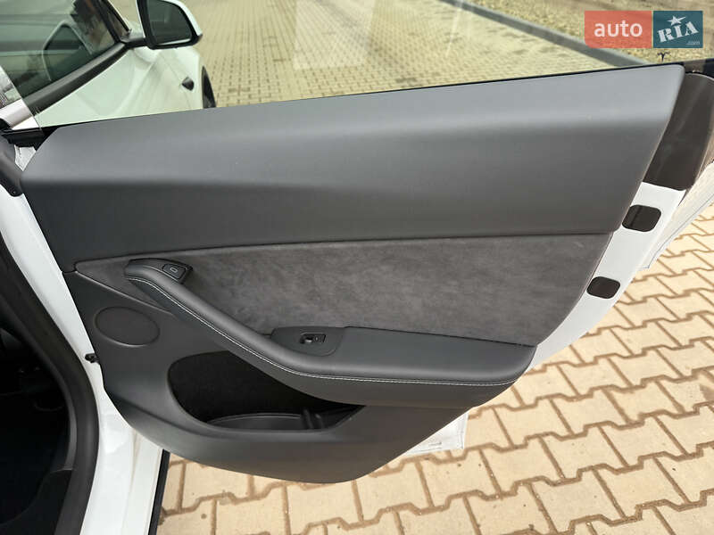 Внедорожник / Кроссовер Tesla Model Y 2025 в Львове