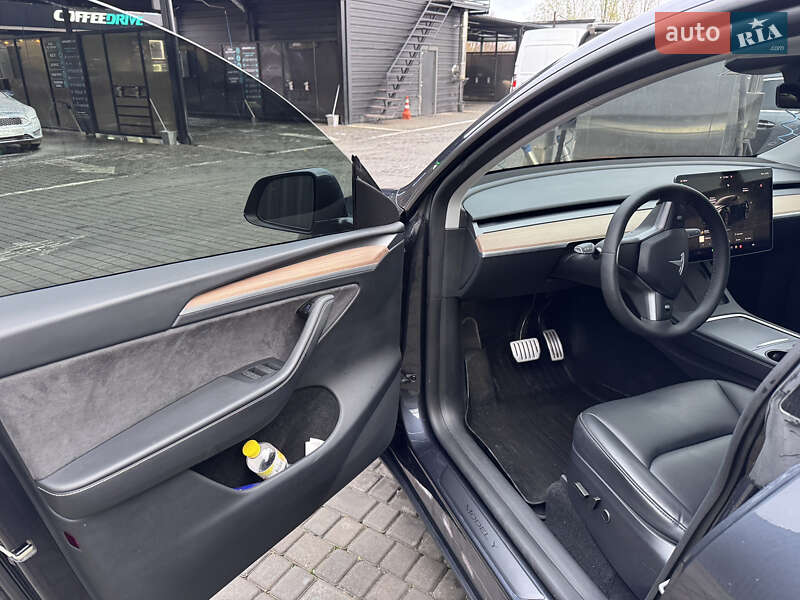 Позашляховик / Кросовер Tesla Model Y 2024 в Звягелі фото 4 Позашляховик / Кросовер Tesla Model Y 2024 в Звягелі