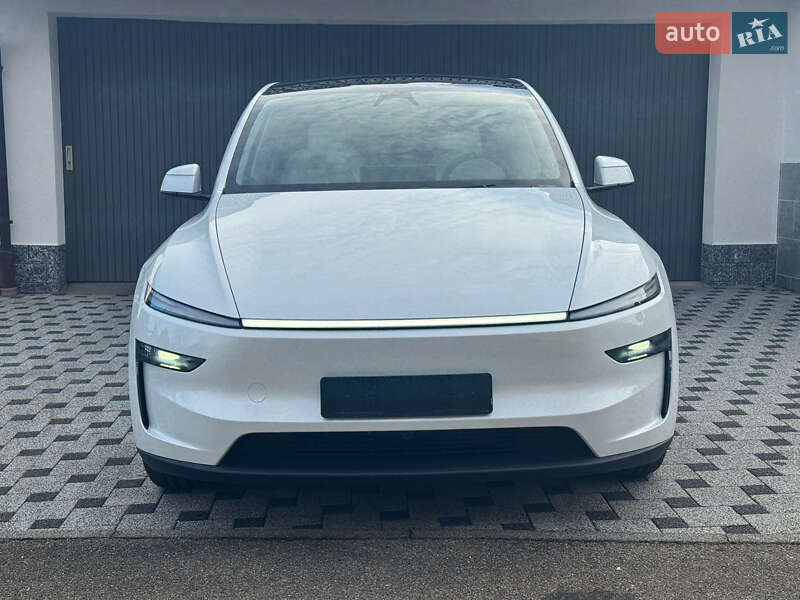 Tesla Model Y 2025 Tesla Model Y 2025