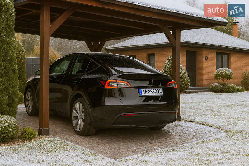 Внедорожник / Кроссовер Tesla Model Y 2023 в Киеве