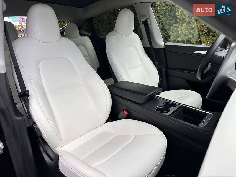 Внедорожник / Кроссовер Tesla Model Y 2023 в Киеве