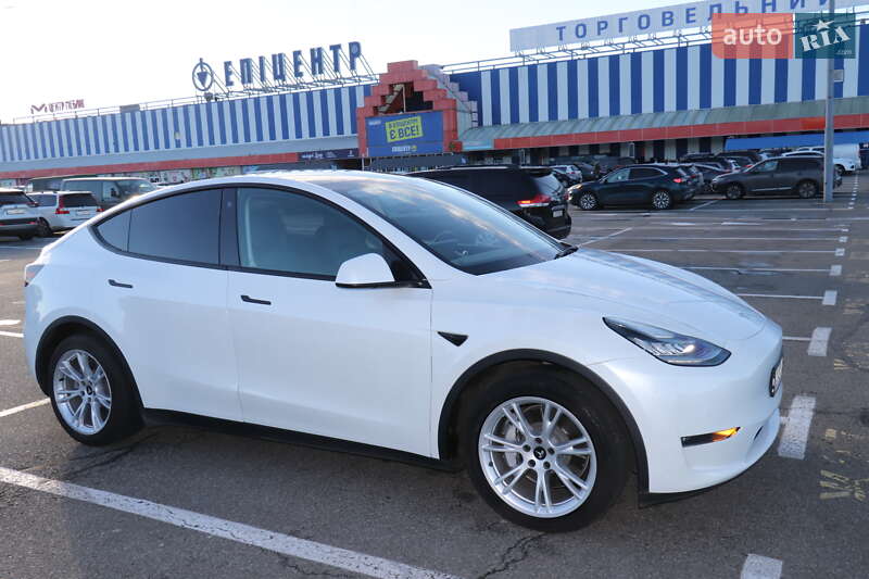 Внедорожник / Кроссовер Tesla Model Y 2020 в Киеве