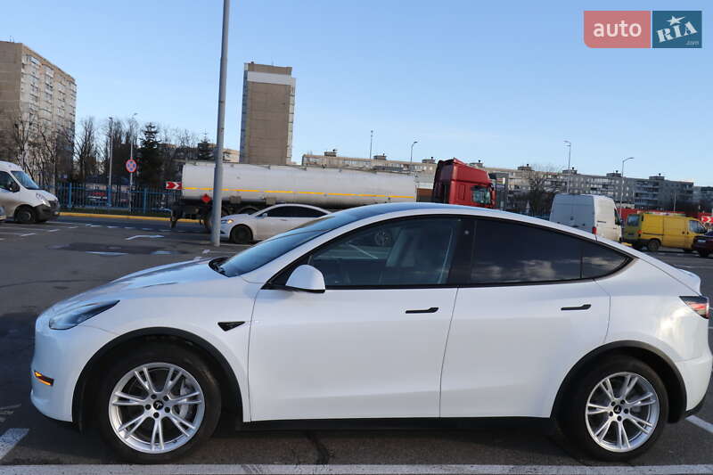 Внедорожник / Кроссовер Tesla Model Y 2020 в Киеве