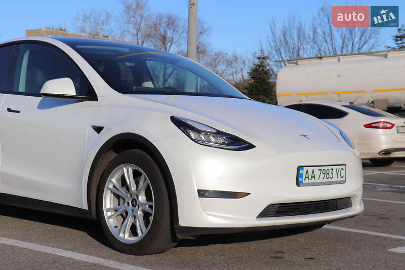 Внедорожник / Кроссовер Tesla Model Y 2020 в Киеве