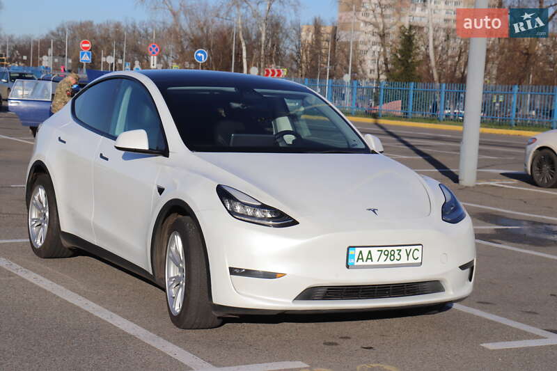 Внедорожник / Кроссовер Tesla Model Y 2020 в Киеве