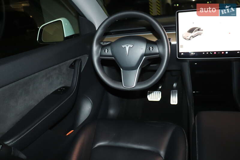 Внедорожник / Кроссовер Tesla Model Y 2020 в Киеве