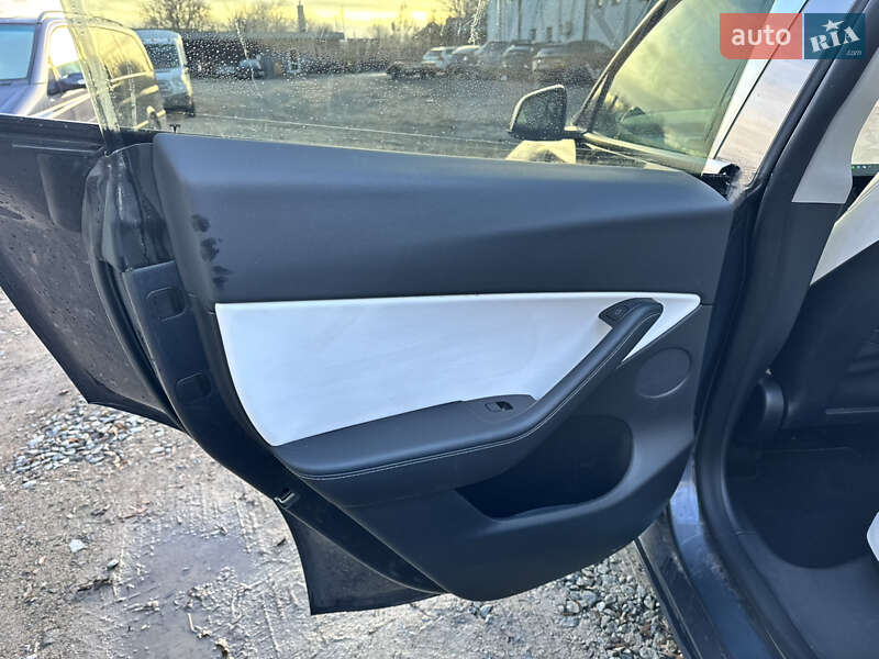 Внедорожник / Кроссовер Tesla Model Y 2022 в Ровно