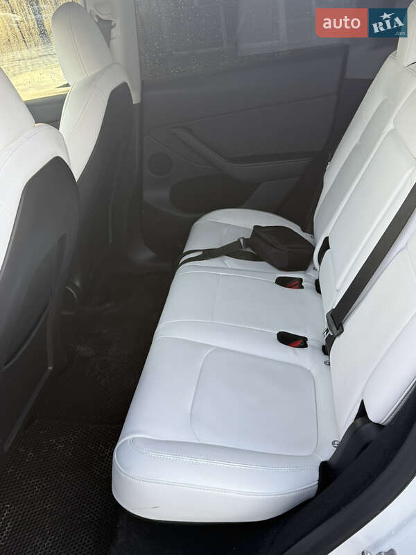 Внедорожник / Кроссовер Tesla Model Y 2023 в Львове