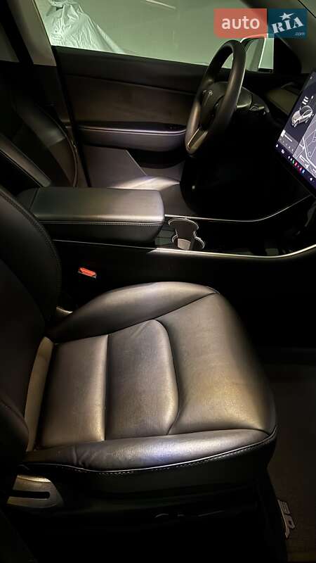 Внедорожник / Кроссовер Tesla Model Y 2020 в Киеве