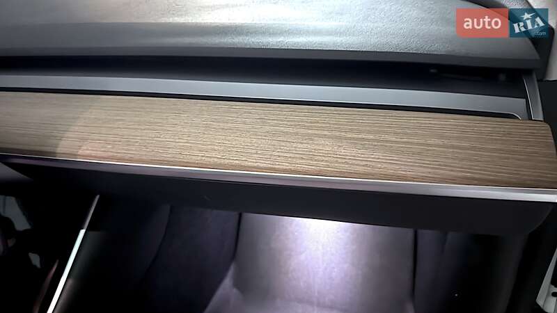 Внедорожник / Кроссовер Tesla Model Y 2020 в Киеве