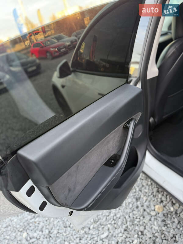 Внедорожник / Кроссовер Tesla Model Y 2020 в Стрые