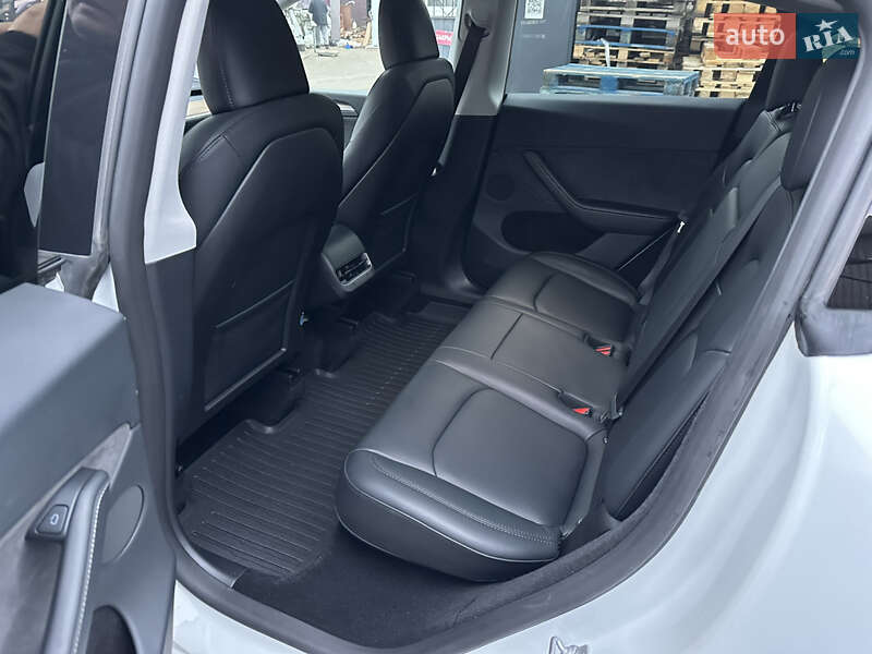 Внедорожник / Кроссовер Tesla Model Y 2023 в Киеве