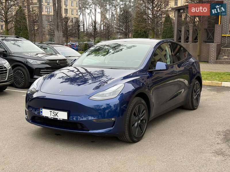 Внедорожник / Кроссовер Tesla Model Y 2024 в Киеве