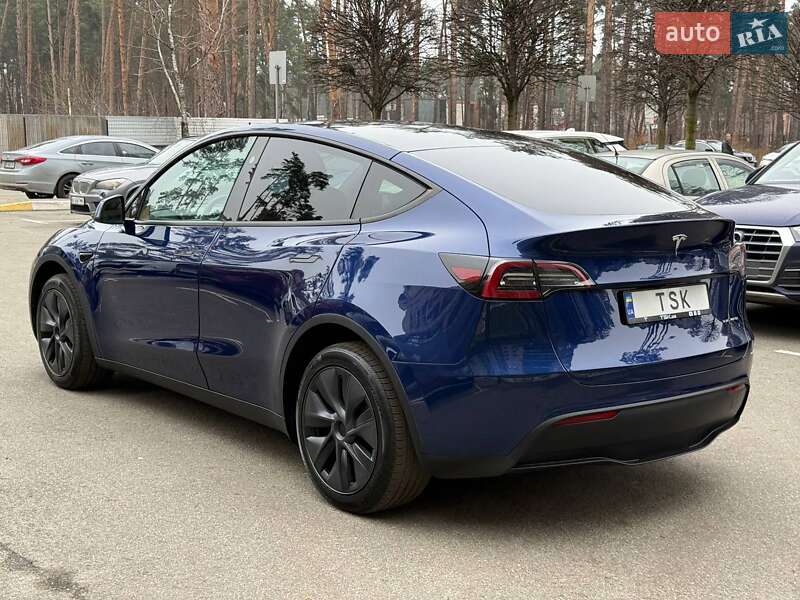 Внедорожник / Кроссовер Tesla Model Y 2024 в Киеве
