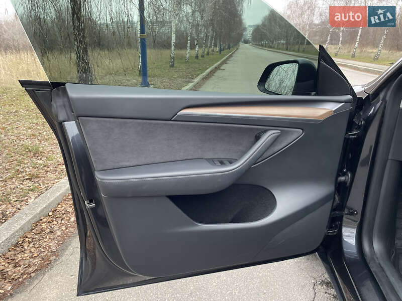 Внедорожник / Кроссовер Tesla Model Y 2024 в Запорожье