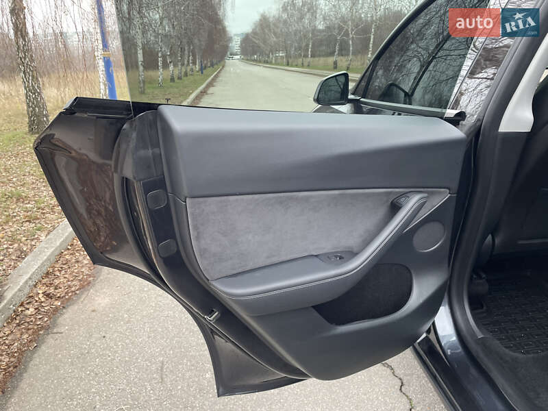 Внедорожник / Кроссовер Tesla Model Y 2024 в Запорожье