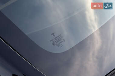 Внедорожник / Кроссовер Tesla Model Y 2021 в Львове