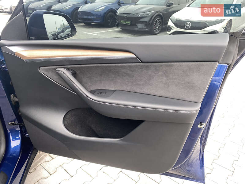 Позашляховик / Кросовер Tesla Model Y 2024 в Києві