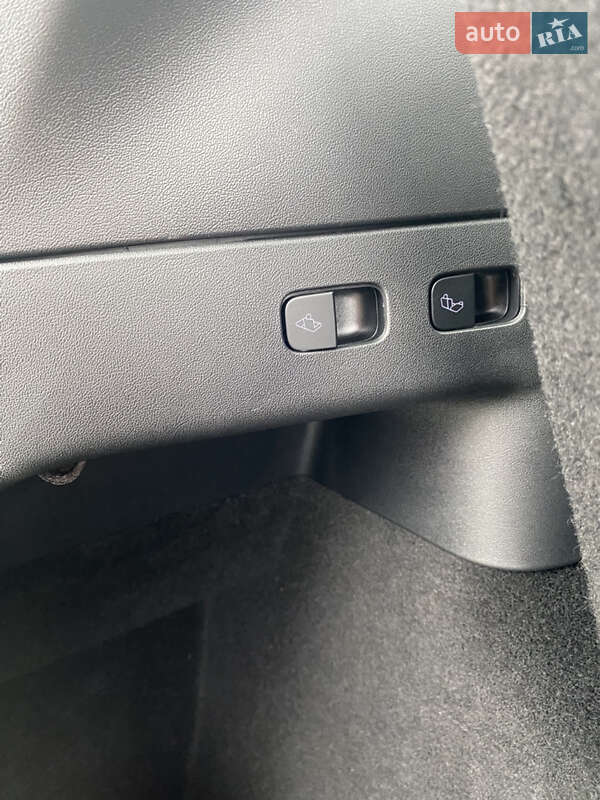 Позашляховик / Кросовер Tesla Model Y 2024 в Києві