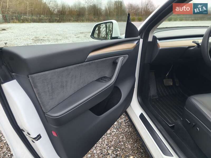 Внедорожник / Кроссовер Tesla Model Y 2023 в Львове