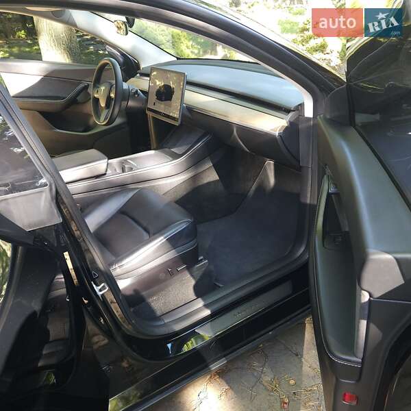 Внедорожник / Кроссовер Tesla Model Y 2022 в Луцке