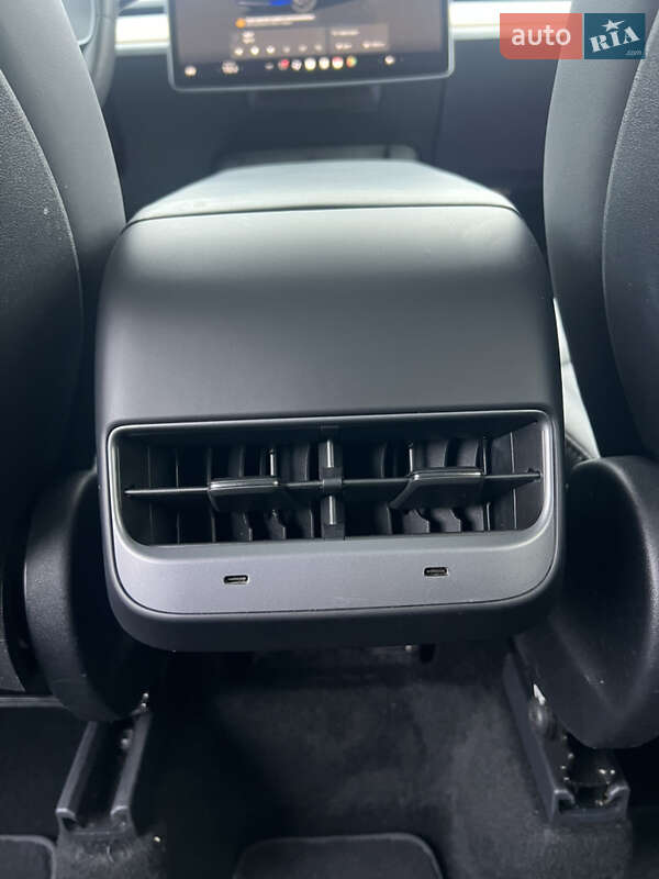 Внедорожник / Кроссовер Tesla Model Y 2023 в Луцке