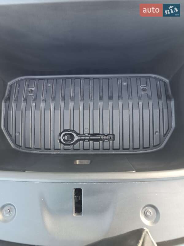 Внедорожник / Кроссовер Tesla Model Y 2024 в Коростене