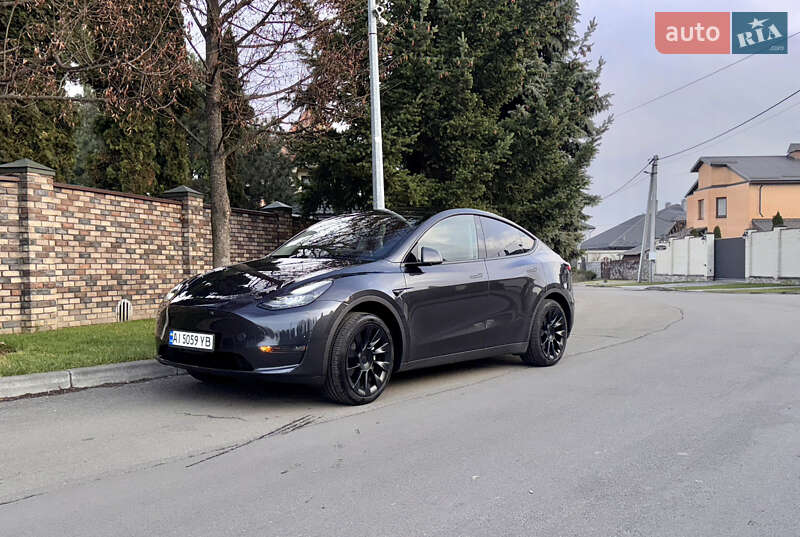 Tesla Model Y 2024